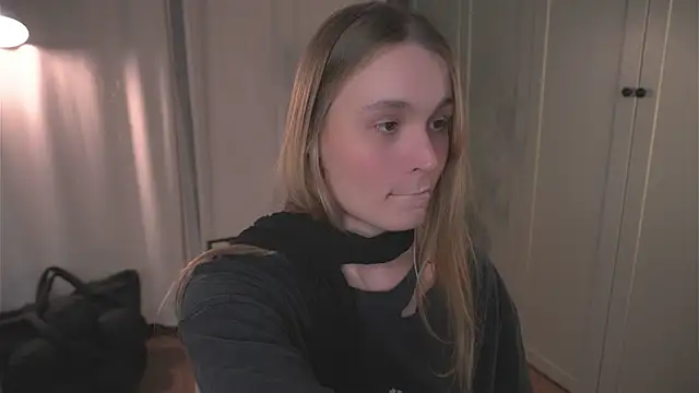 lisa schiele online show from February 7, 8:50 pm