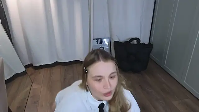 lisa schiele online show from March 5, 8:38 pm