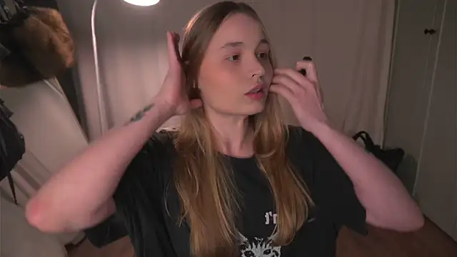 lisa schiele online show from April 13, 8:24 pm