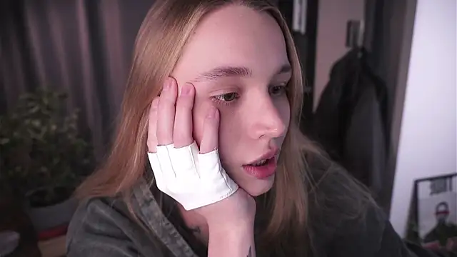 lisa schiele online show from November 7, 8:24 pm