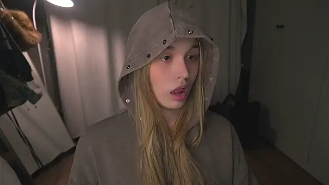 lisa schiele online show from April 7, 8:21 pm