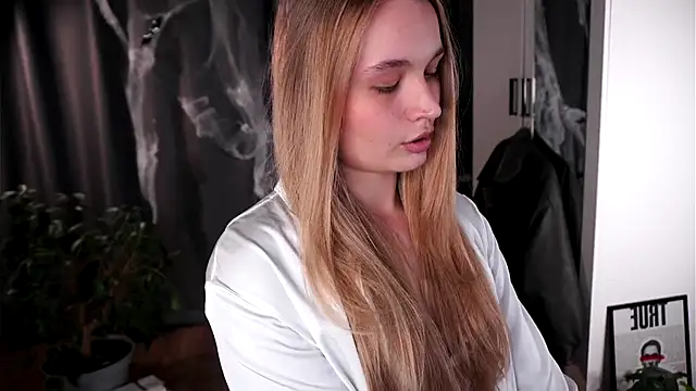 lisa schiele online show from October 29, 8:19 pm