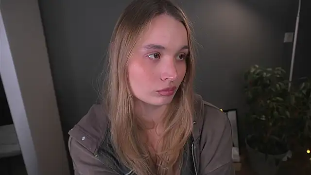 lisa schiele online show from December 18, 8:23 pm