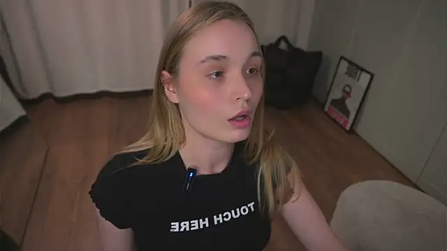 lisa schiele online show from April 3, 8:48 pm