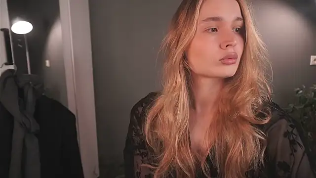 lisa schiele online show from November 17, 8:02 pm