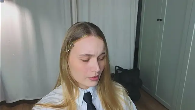 lisa schiele online show from February 22, 8:10 pm