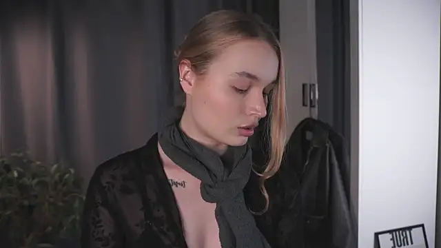 lisa schiele online show from November 16, 8:35 pm