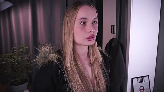 lisa schiele online show from November 4, 8:23 pm