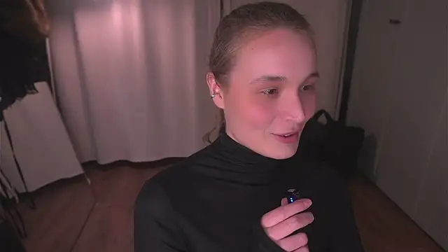 lisa schiele online show from March 19, 8:09 pm