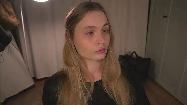 lisa schiele online show from April 4, 8:15 pm