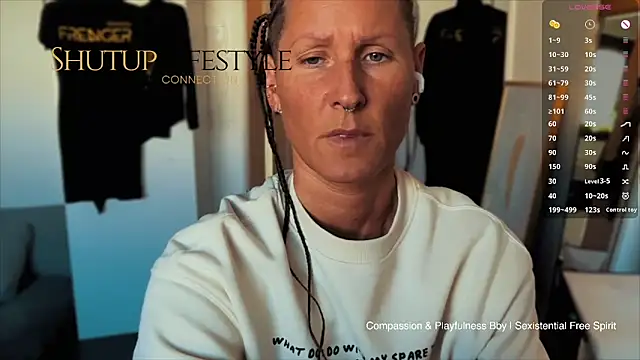 SwingWingWomanSweden online show from April 17, 8:39 am