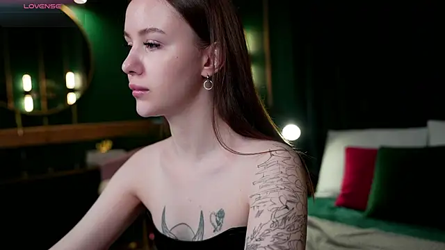 Snapshot of MarySparkle chatting on June 24, 2:54 am MarySparkle online show from June 24, 2:54 am