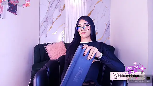 Snapshot of Mhiaa_Sweet chatting on June 12, 12:14 pm Mhiaa Sweet online show from June 12, 12:14 pm