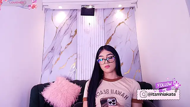 Snapshot of Mhiaa_Sweet chatting on May 15, 12:14 pm Mhiaa Sweet online show from May 15, 12:14 pm