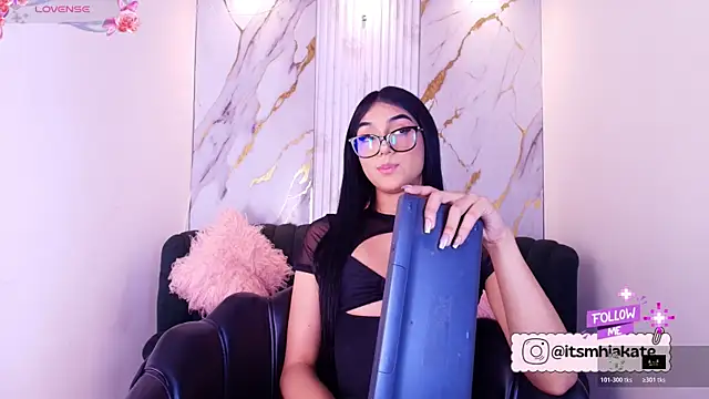 Snapshot of Mhiaa_Sweet chatting on May 18, 12:10 pm Mhiaa Sweet online show from May 18, 12:10 pm