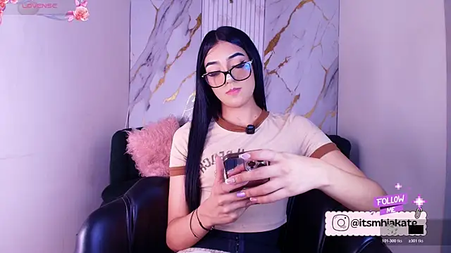 Snapshot of Mhiaa_Sweet chatting on May 21, 12:35 pm Mhiaa Sweet online show from May 21, 12:35 pm