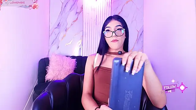 Snapshot of Mhiaa_Sweet chatting on May 22, 12:14 pm Mhiaa Sweet online show from May 22, 12:14 pm