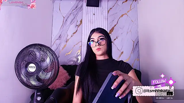 Snapshot of Mhiaa_Sweet chatting on May 27, 12:12 pm Mhiaa Sweet online show from May 27, 12:12 pm