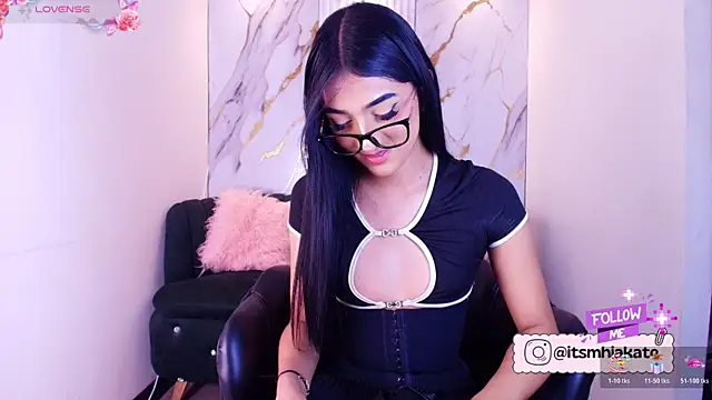 Snapshot of Mhiaa_Sweet chatting on May 14, 12:02 pm Mhiaa Sweet online show from May 14, 12:02 pm