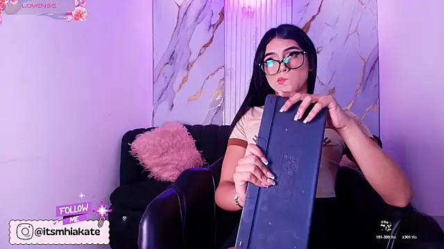 Snapshot of Mhiaa_Sweet chatting on May 4, 12:19 pm Mhiaa Sweet online show from May 4, 12:19 pm