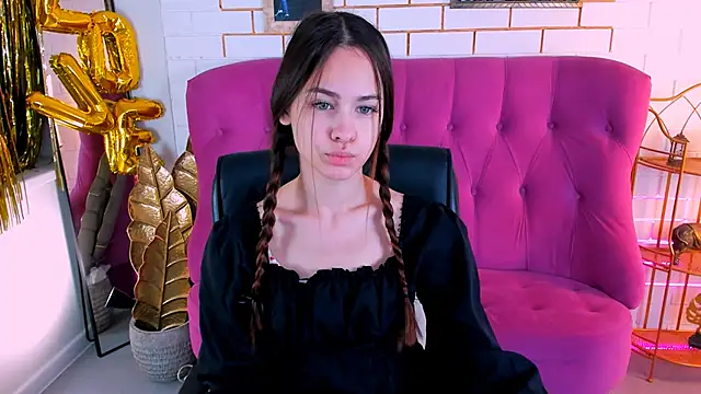 UliaNeer online show from October 31, 5:04 am