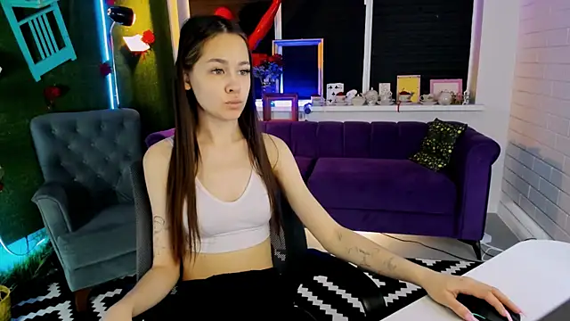 UliaNeer online show from March 31, 9:11 am