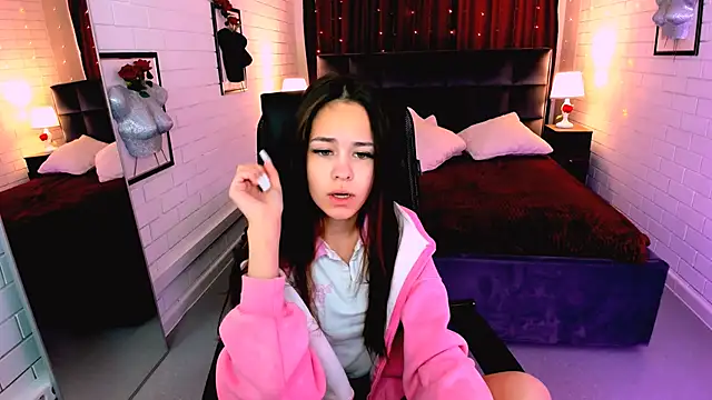 UliaNeer online show from October 4, 5:09 am