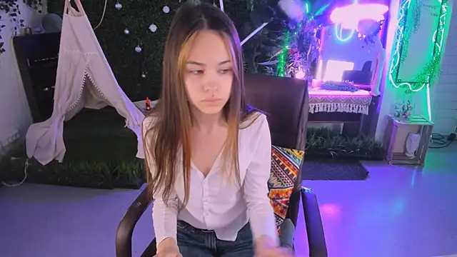 UliaNeer online show from April 15, 5:24 am