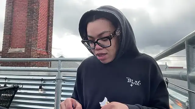 zahrabliss online show from March 12, 8:02 pm