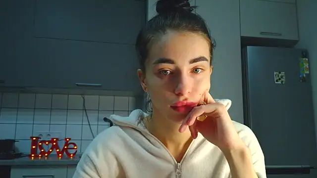 Snapshot of EvaMelnik chatting on November 10, 5:18 pm EvaMelnik online show from November 10, 5:18 pm