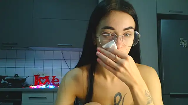 Snapshot of EvaMelnik chatting on October 29, 3:33 pm EvaMelnik online show from October 29, 3:33 pm