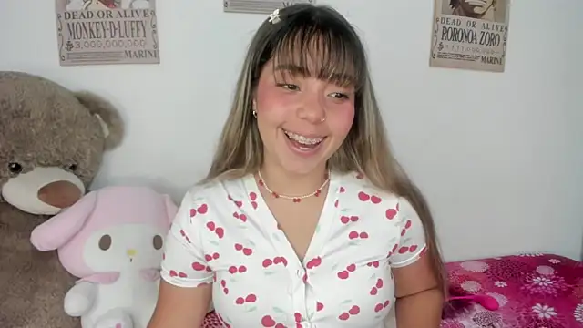 Snapshot of emma_grays2 chatting on March 3, 6:20 am emma grays2 online show from March 3, 6:20 am