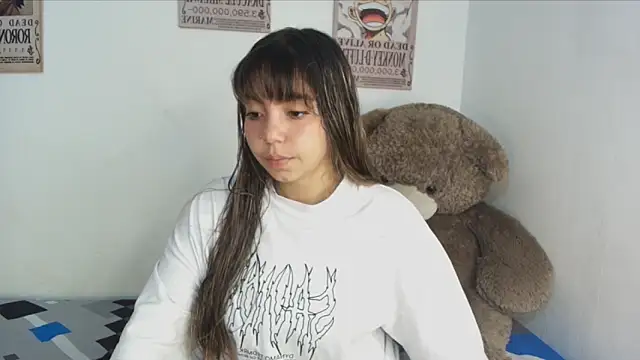 Snapshot of emma_grays2 chatting on February 19, 3:58 am emma grays2 online show from February 19, 3:58 am