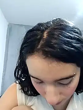 Snapshot of LuaBusch chatting on December 3, 12:33 am LuaBusch online show from December 3, 12:33 am