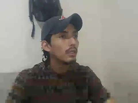 Snapshot of snackontime18 chatting on July 9, 12:22 am snackontime18 online show from July 9, 12:22 am
