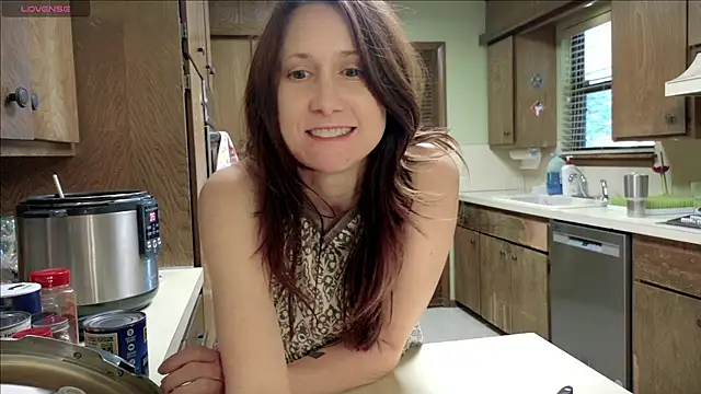 Snapshot of MommyGoddessL chatting on November 11, 3:40 pm MommyGoddessL online show from November 11, 3:40 pm