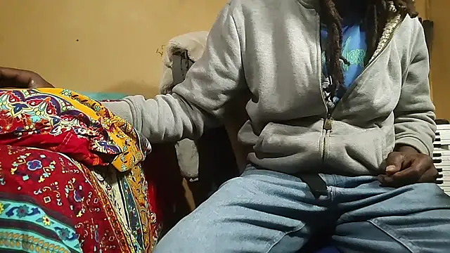 EYEzIAM online show from November 5, 7:39 pm