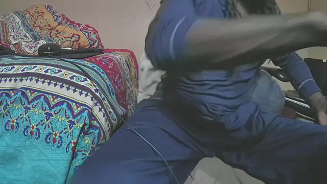 EYEzIAM online show from November 21, 3:49 am