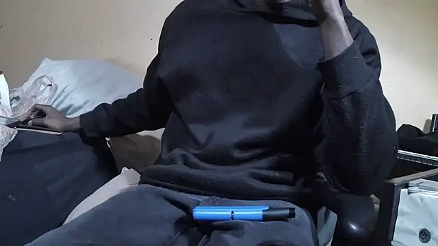 EYEzIAM online show from February 4, 6:41 am