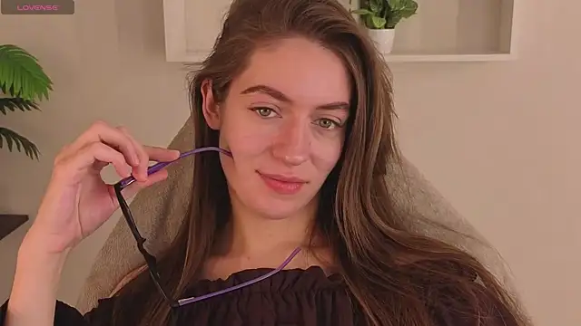 Agnes Wells online show from March 27, 1:25 am