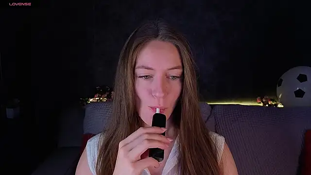 Agnes Wells online show from June 20, 1:10 am
