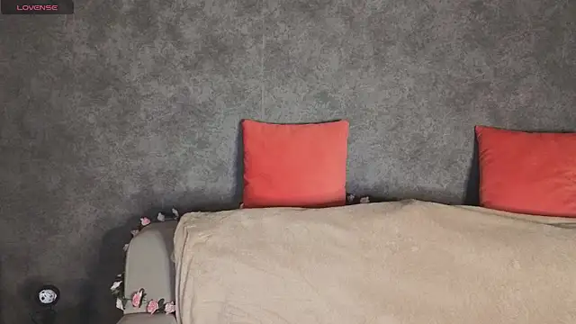 Agnes Wells online show from December 22, 9:20 am