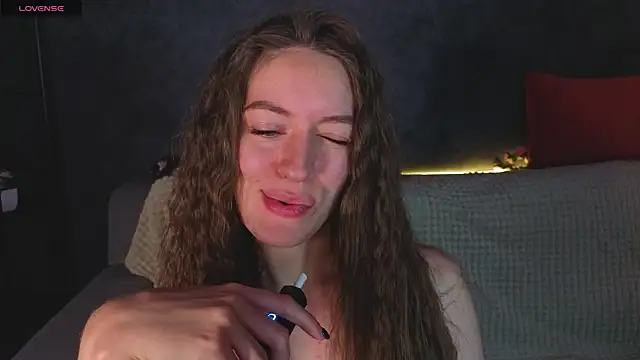 Agnes Wells online show from June 3, 1:17 am