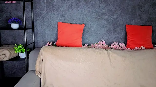 Agnes Wells online show from June 29, 1:12 am
