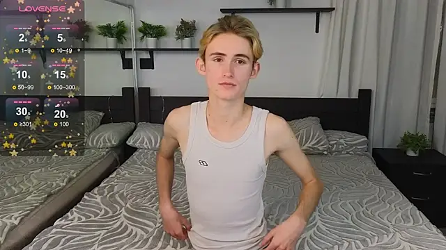 Snapshot of tommy_XXX chatting on October 19, 1:14 pm tommy XXX online show from October 19, 1:14 pm