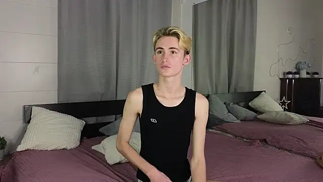Snapshot of tommy_XXX chatting on September 12, 7:57 pm tommy XXX online show from September 12, 7:57 pm
