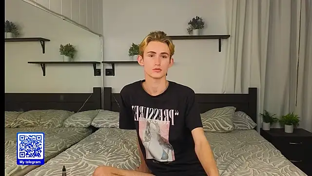 Snapshot of tommy_XXX chatting on October 11, 10:44 pm tommy XXX online show from October 11, 10:44 pm