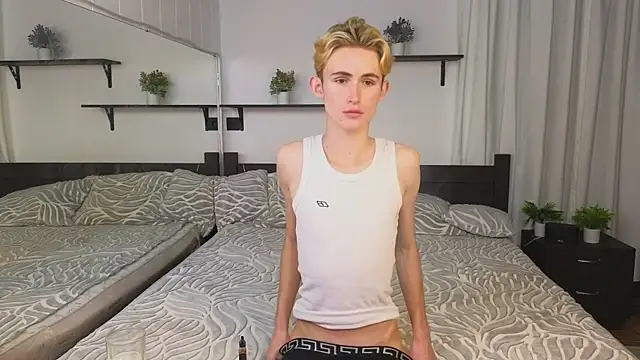 Snapshot of tommy_XXX chatting on September 14, 3:12 pm tommy XXX online show from September 14, 3:12 pm