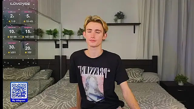 Snapshot of tommy_XXX chatting on October 13, 10:43 pm tommy XXX online show from October 13, 10:43 pm