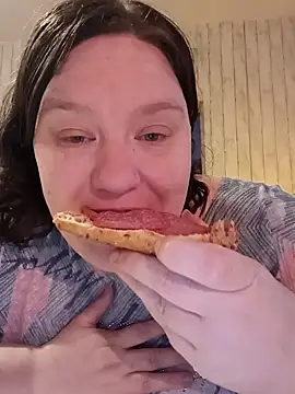 Feuchtekitty92xh online show from December 4, 7:29 am